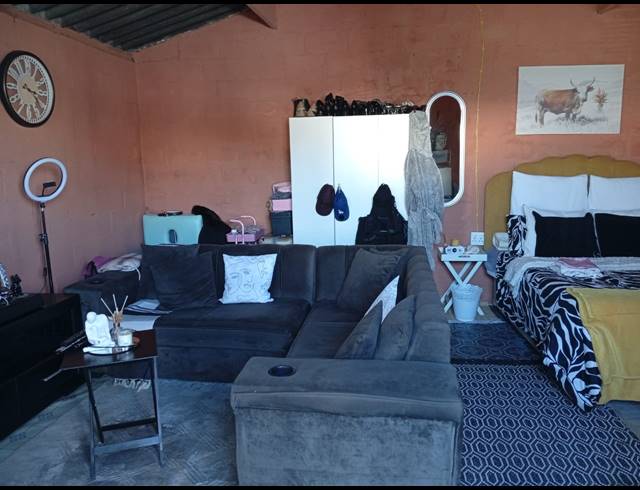 BEDROOM FREEHOLD FOR SALE IN NONQUBELA